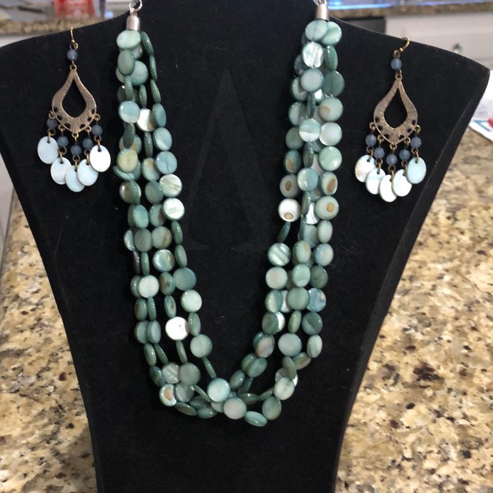 Necklace & earrings set
